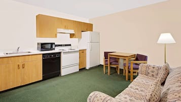 Room, 2 Queen Beds, Non Smoking (Efficiency) | Private kitchen | Fridge, microwave, coffee/tea maker