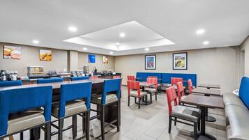 Café da manhã para viagem grátis todos os dias