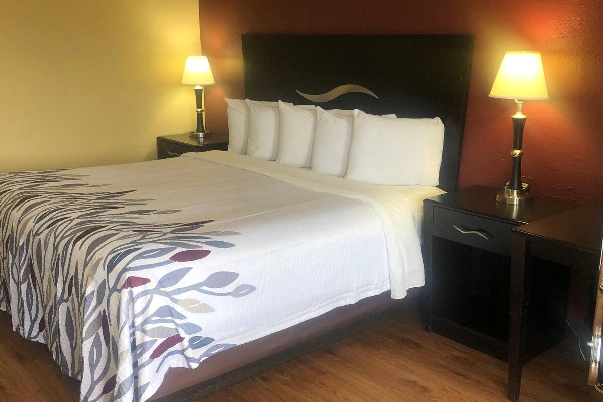 Desk, iron/ironing board, free WiFi, alarm clocks