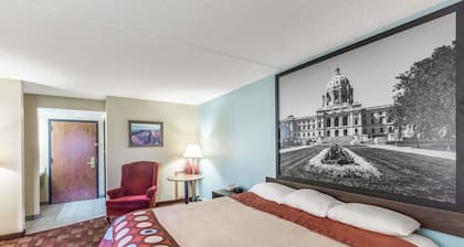 Super 8 by Wyndham Luverne