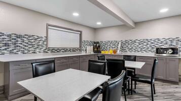 Free daily continental breakfast