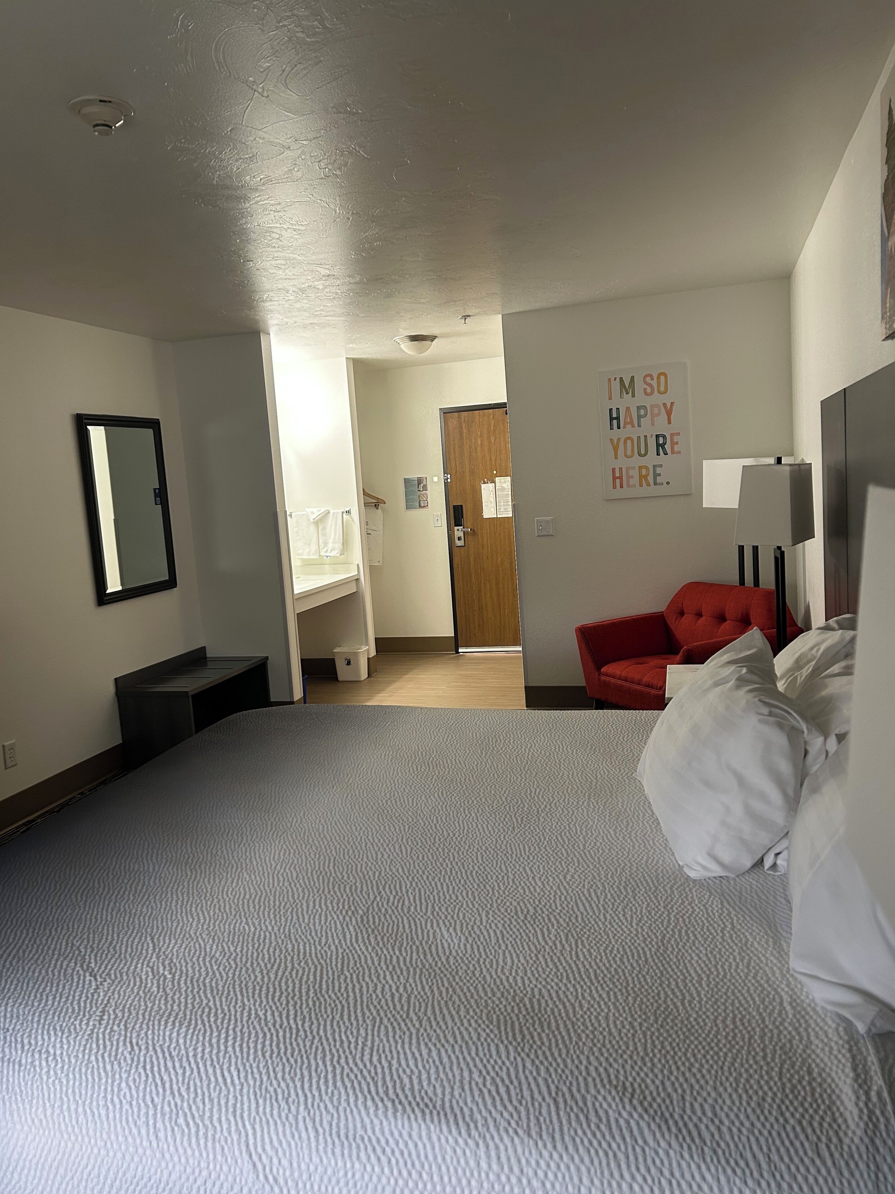 Pimennysverhot, silitysrauta/-lauta, ilmaiset vauvansängyt, lisävuoteet