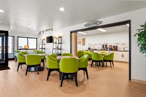 Desayuno autoservicio gratuito y diario