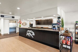 Lobby - Super 8 by Wyndham Montpelier (Montpelier)