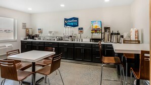 Café da manhã para viagem grátis todos os dias