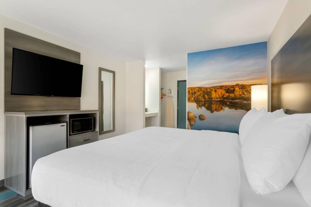 Desk, iron/ironing board, free WiFi, bed sheets