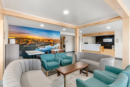 Lobby. Clarion Pointe Prescott Valley