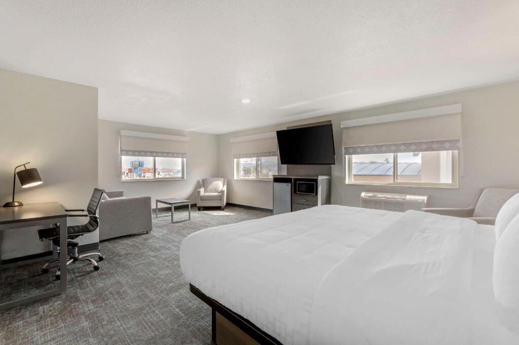 Desk, iron/ironing board, free WiFi, bed sheets