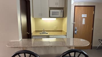 Suite, 1 King Bed, Non Smoking | In-room dining