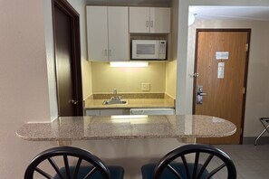 Suite, 1 King Bed, Non Smoking | In-room dining