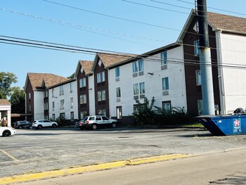 Kings Inn By OYO Calumet Park I-57