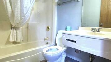 Articles de toilette gratuits, sĂšche-cheveux, serviettes fournies