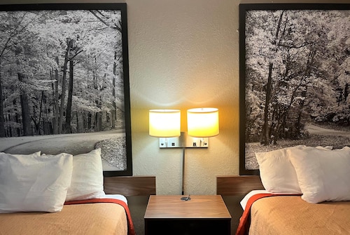 Super 8 by Wyndham Evansville North