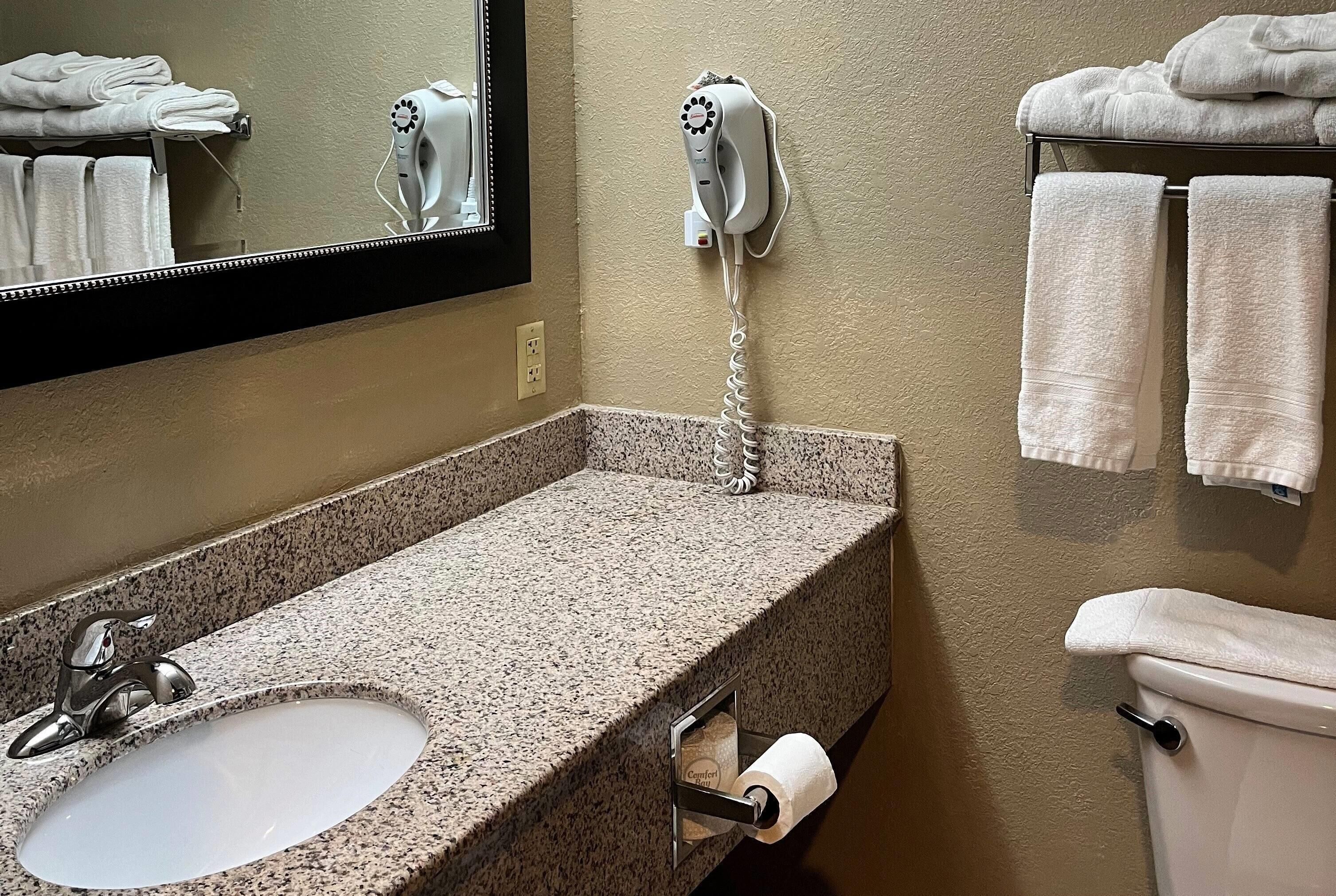Designertoiletartikler, hårtørrer, håndklæder