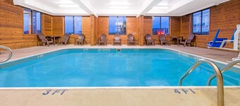 Super 8 by Wyndham Shepherdsville / Louisville South I65