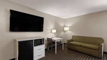 Business Room, 2 Queen Beds, Non Smoking | Desk, free cribs/infant beds, rollaway beds, free WiFi