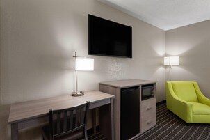 Room, 1 King Bed, Accessible, Non Smoking (Mobility Accessible) | Desk, free cribs/infant beds, rollaway beds, Internet