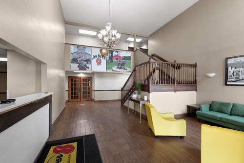 Super 8 by Wyndham Shepherdsville / Louisville South I65