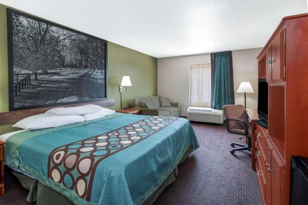 Desk, free cots/infant beds, rollaway beds, Internet