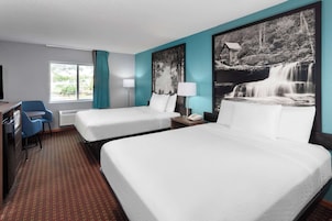Standard Room | Desk, cribs/infant beds, free WiFi, bed sheets