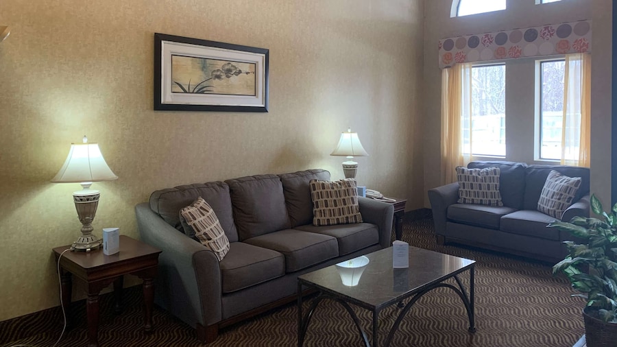 Super 8 by Wyndham Liverpool/Clay/Syracuse Area