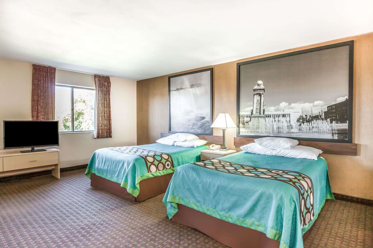 Bureau, fer et planche à repasser, lits bébé (gratuits)