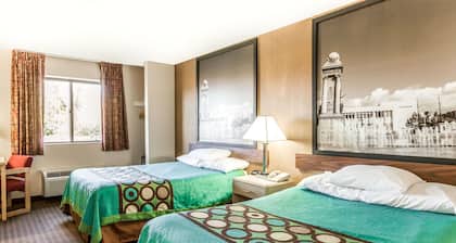 Super 8 by Wyndham Liverpool/Clay/Syracuse Area