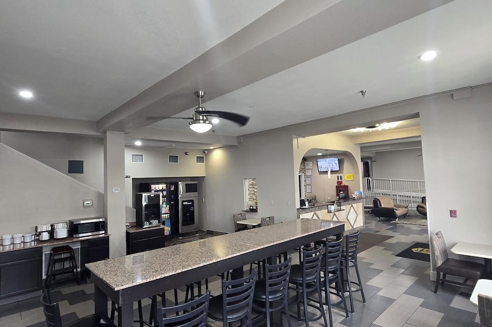 Super 8 by Wyndham Kansas City