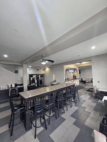 Super 8 by Wyndham Kansas City