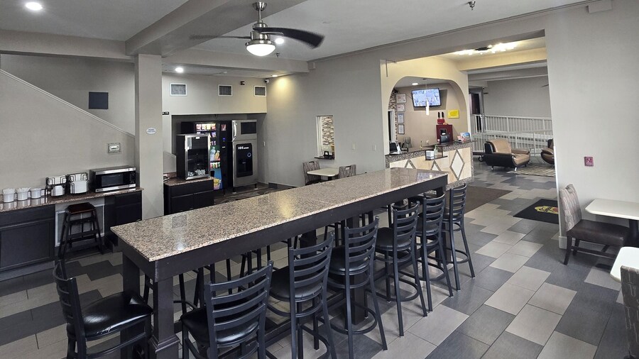 Super 8 by Wyndham Kansas City