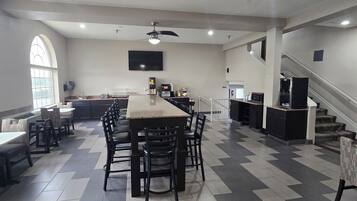 Ilmainen päivittäinen mannermainen aamiainen