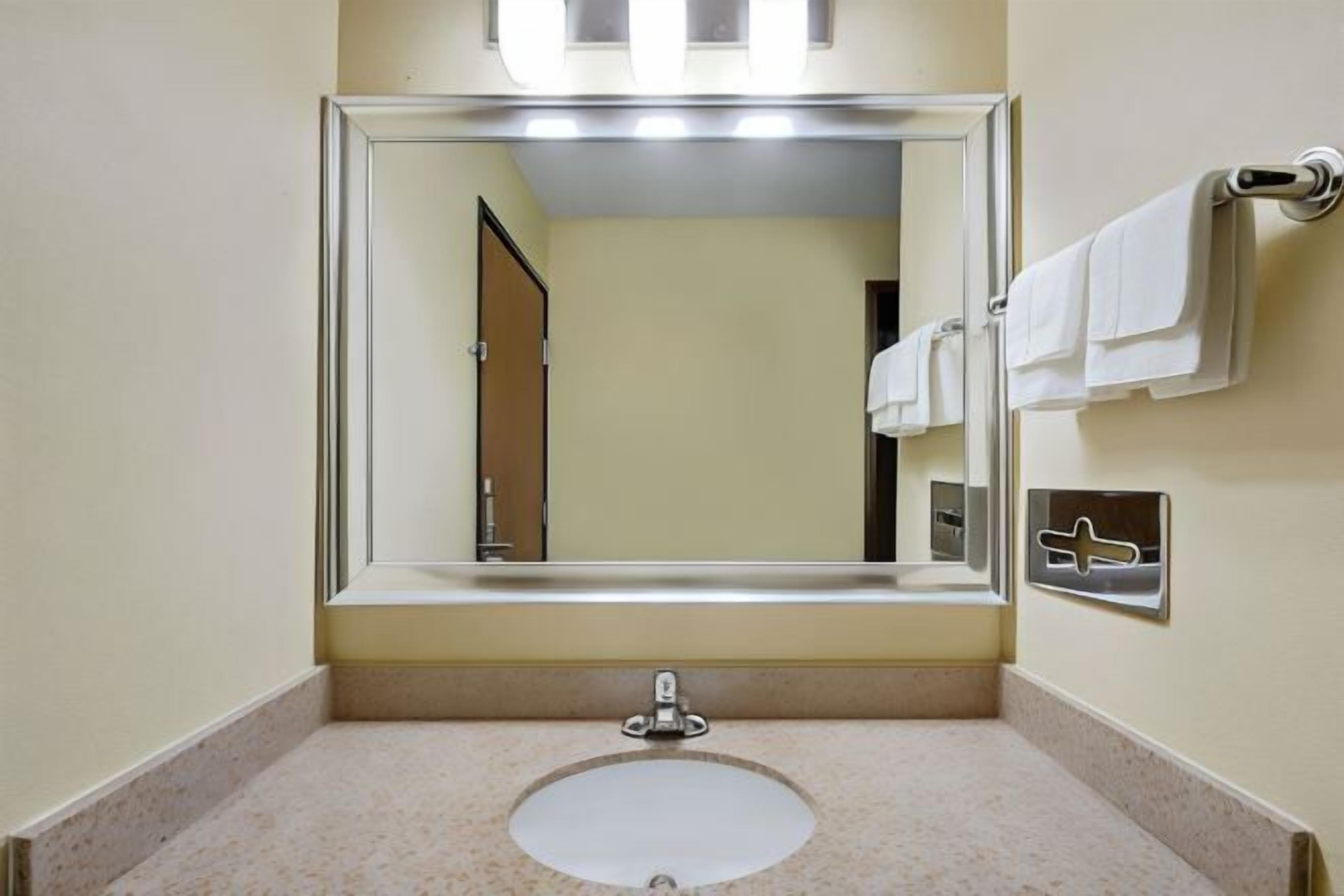 浴室 | 淋浴/浴缸二合一、吹風機、毛巾