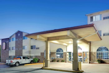 Super 8 by Wyndham Kansas City