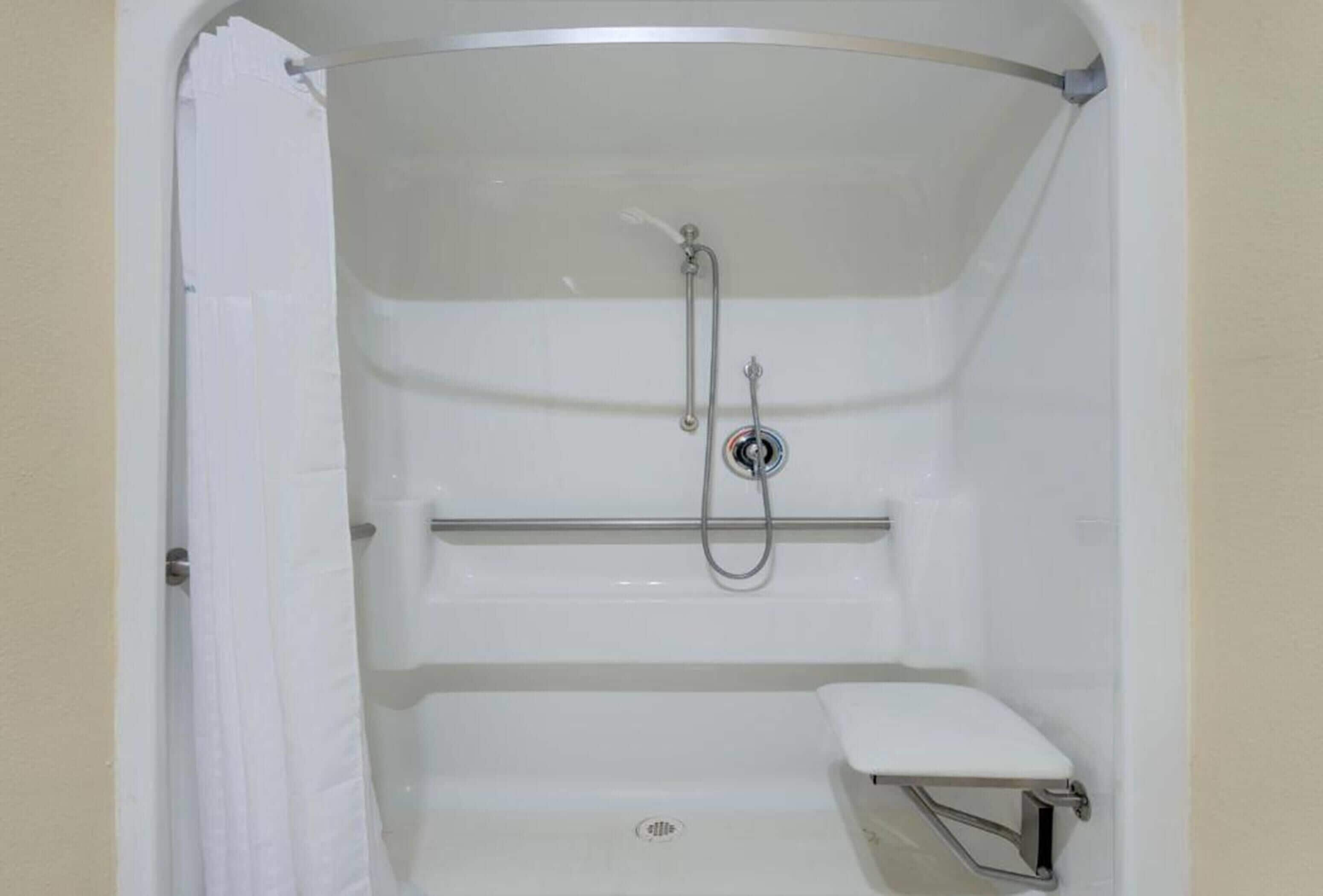 Room, 1 Double Bed, Accessible, Non Smoking (Mobility Accessible) | Accessible bathroom