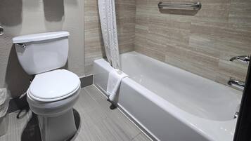 Combined shower/tub, hair dryer, towels
