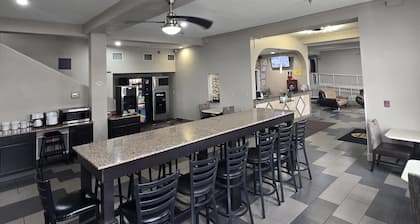 Super 8 by Wyndham Kansas City