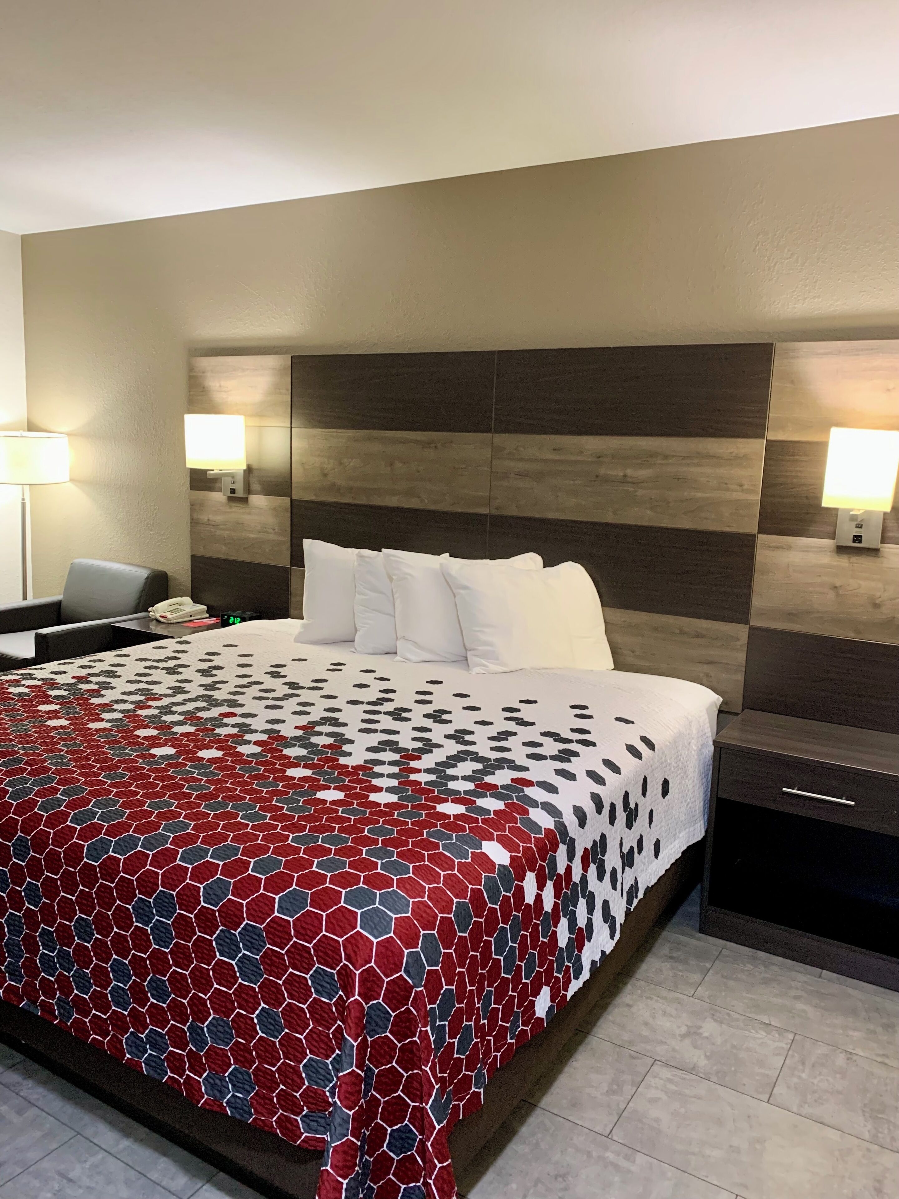 Quarto standard, 1 cama King, para não fumantes | Escrivaninha, cortinas blackout, ferros/tábuas de passar roupa