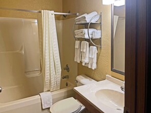 Combined shower/bathtub, hair dryer, towels