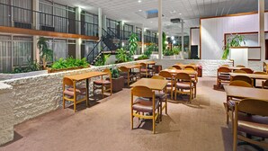 Lobby - Super 8 by Wyndham Norman (Norman)