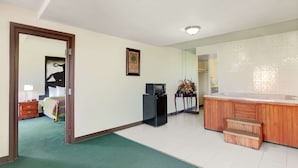 Suite, 1 Bedroom, Smoking - Super 8 by Wyndham Norman (Norman)