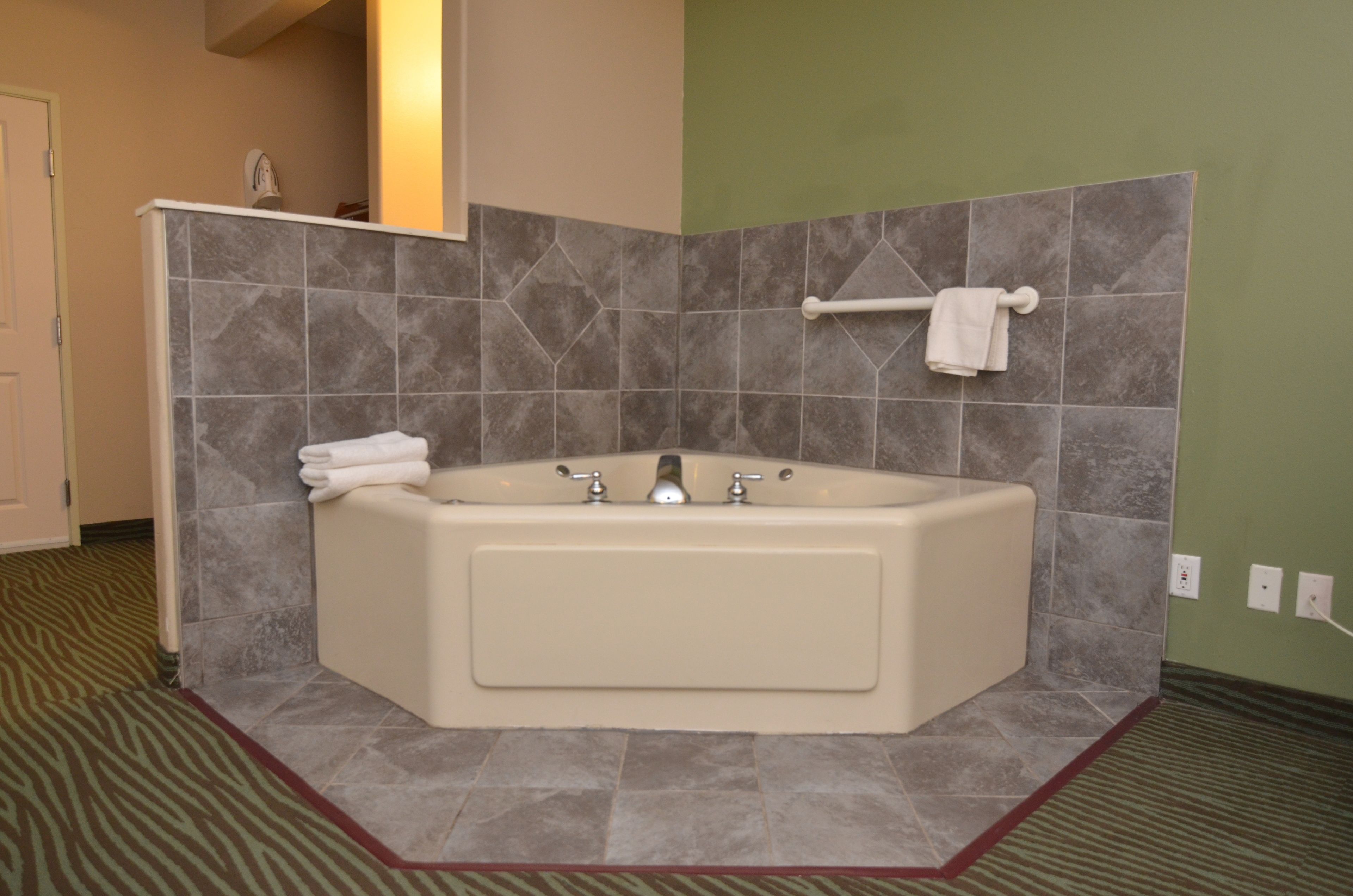 deluxe suite, 1 king bed, non smoking | jetted bathtub