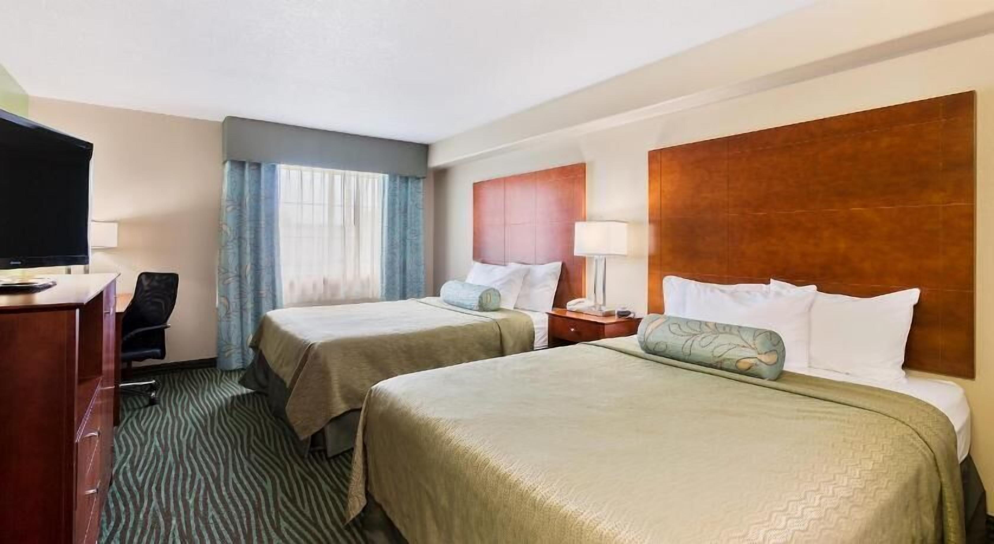 Escritorio, cortinas blackout y insonorización 