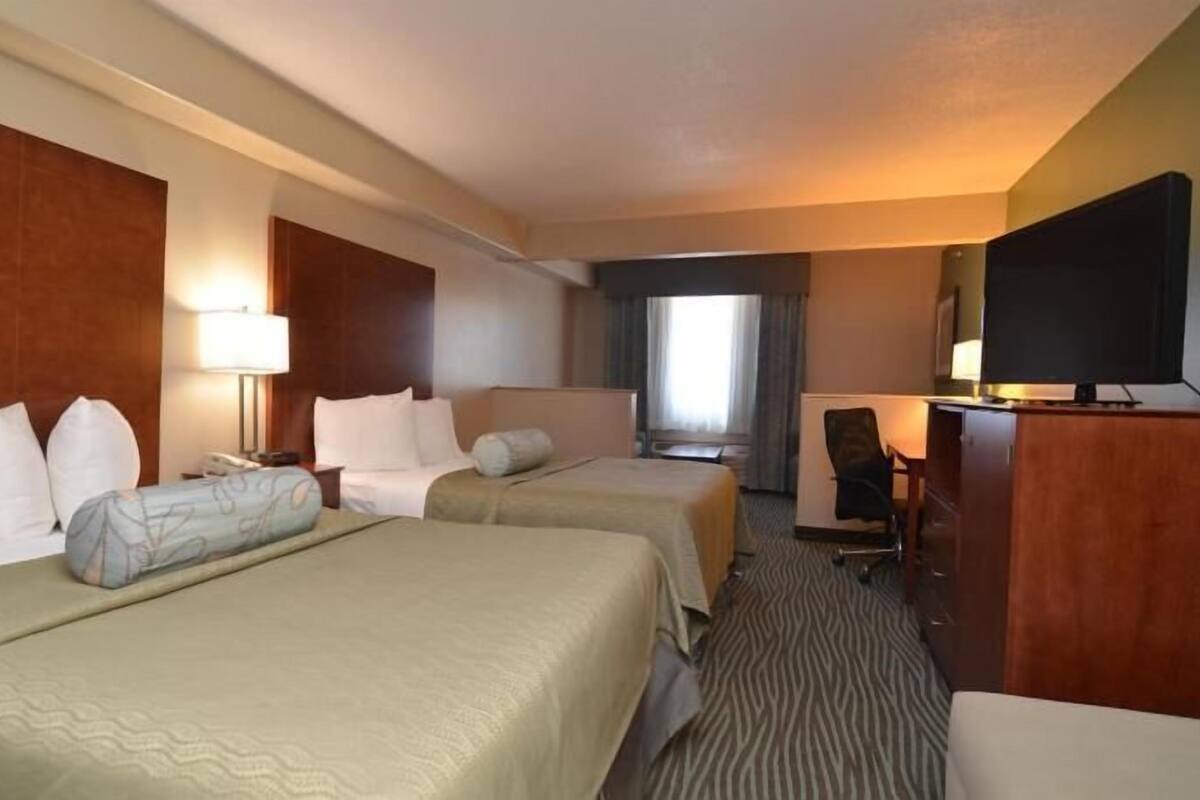 Escritorio, cortinas blackout y insonorización