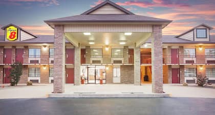 Super 8 by Wyndham Clinton