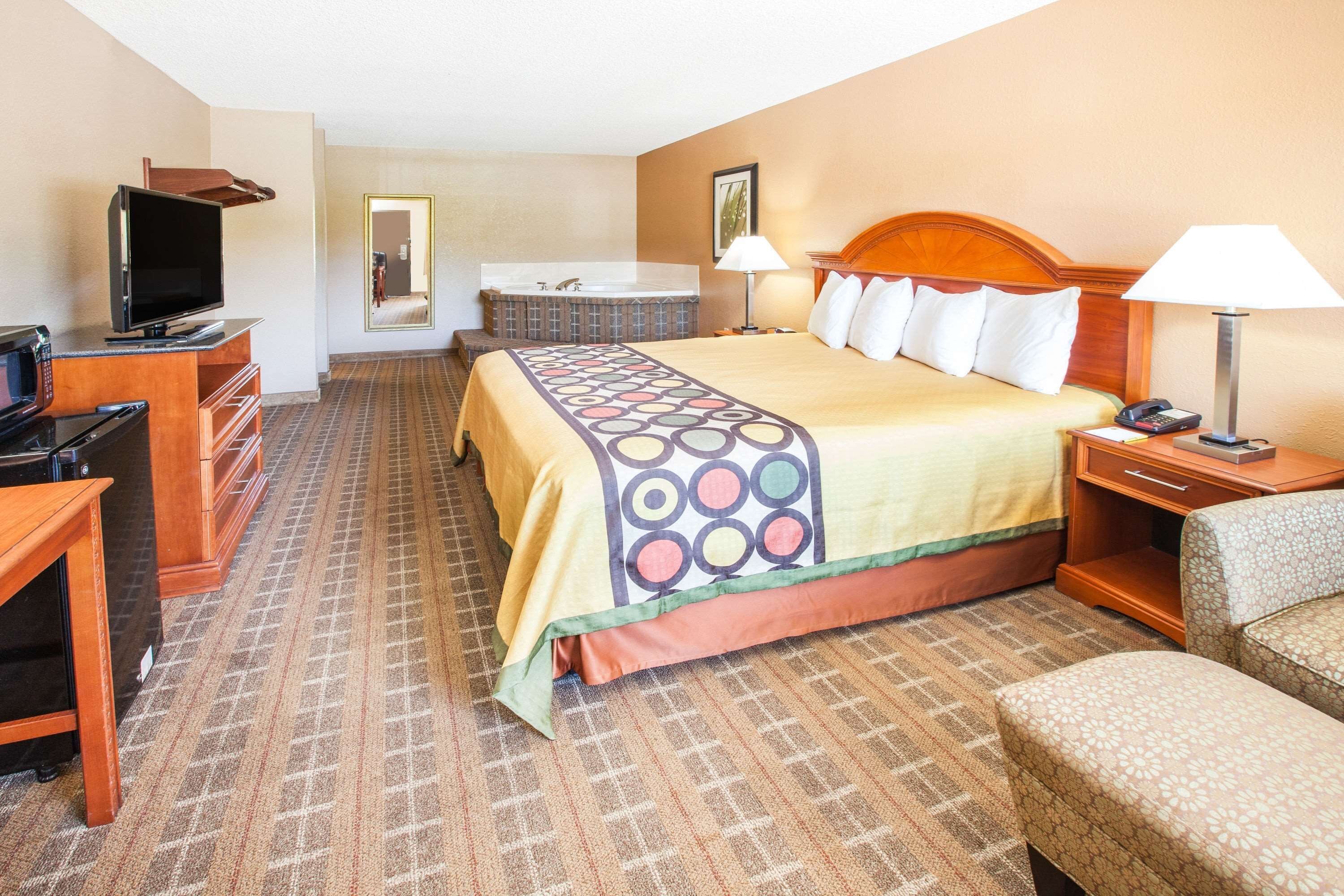 Studio Suite, 1 King Bed, Non Smoking | 1 bedroom, desk, laptop workspace, iron/ironing board