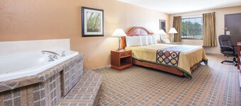 Super 8 by Wyndham Clinton