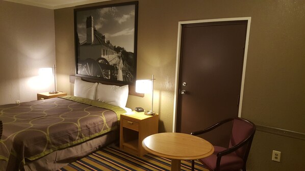 Standard Room, 1 King Bed, Non Smoking | Free WiFi, bed sheets