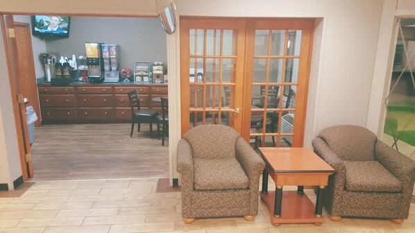 Free daily continental breakfast