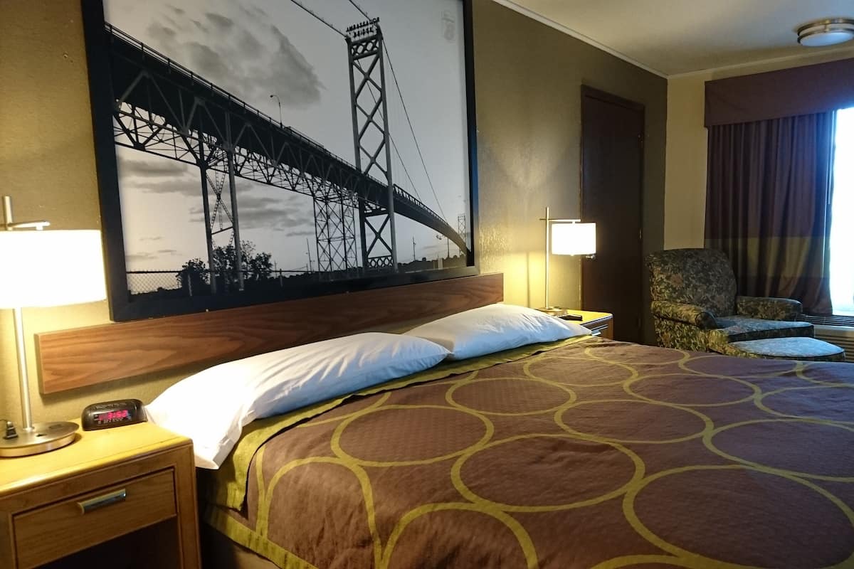 Standard Suite, 1 King Bed, Non Smoking | Free WiFi, bed sheets