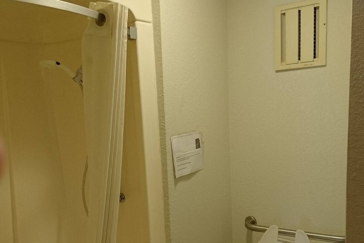 Standard Room, 1 King Bed, Accessible, Non Smoking